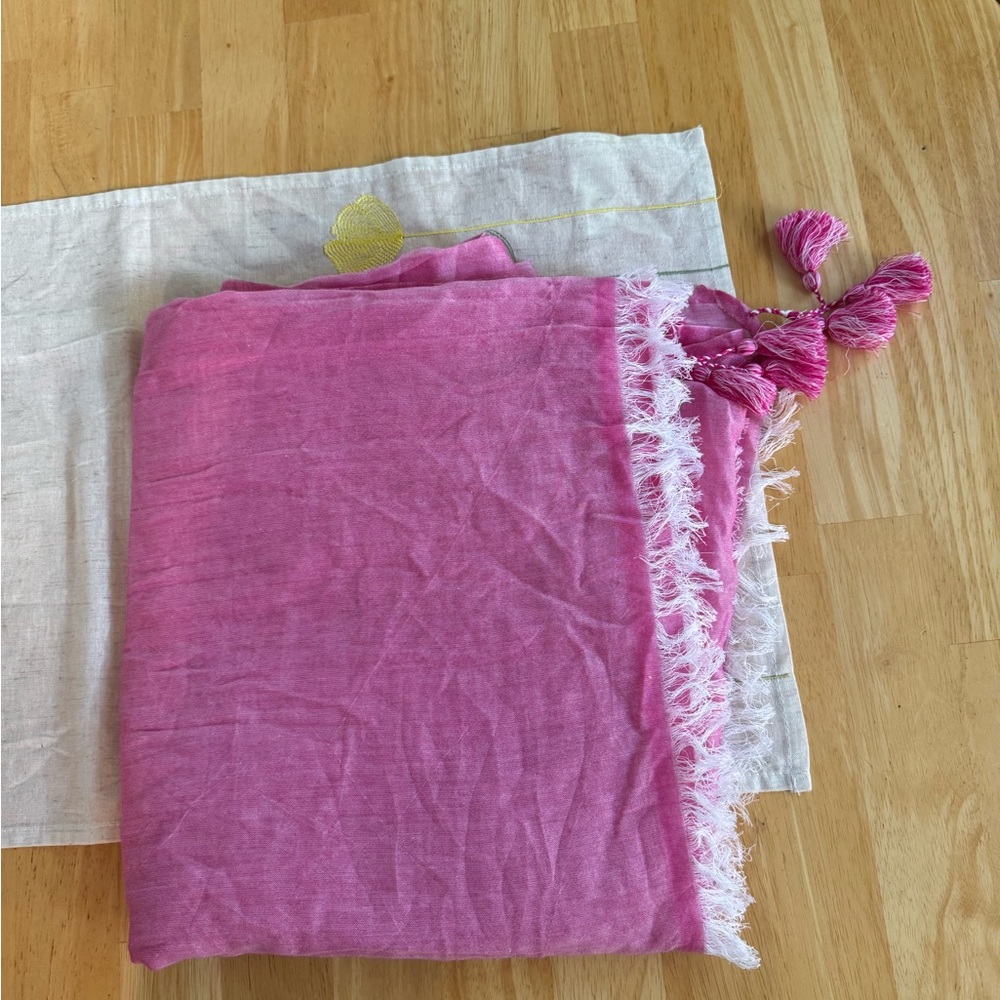 Lululemon Pink cotton Fringed Scarf and cute tassels